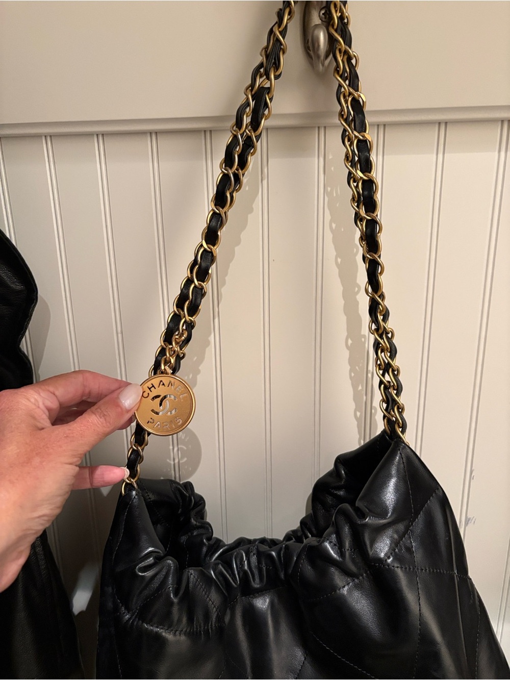 CHANEL Black Quilted Leather Shoulder Bag with Gold-Tone Logo - Picture 2 of 4